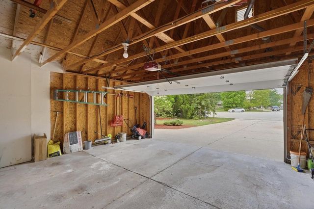 3725 S Joseph ROAD, New Berlin, WI 53151