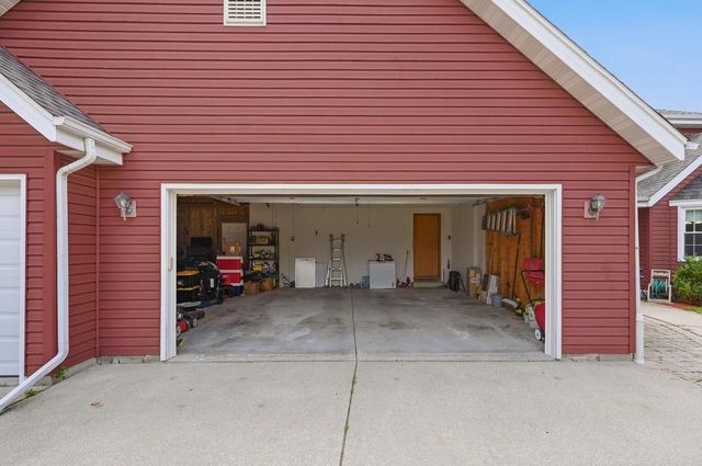 3725 S Joseph ROAD, New Berlin, WI 53151