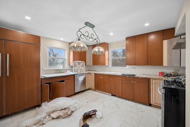 9 Center Road, Streamwood, IL 60107