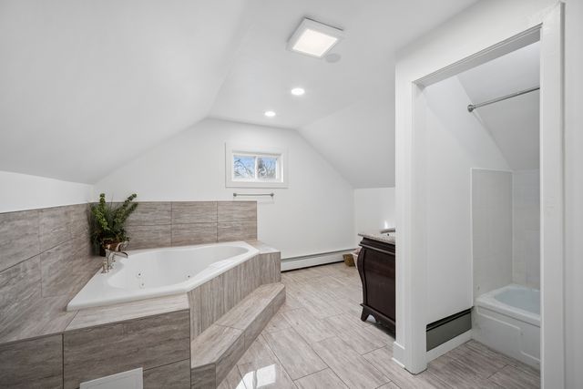 9 Center Road, Streamwood, IL 60107