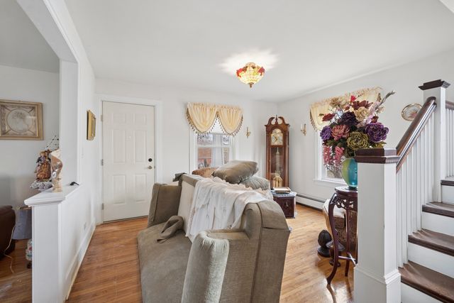 9 Center Road, Streamwood, IL 60107