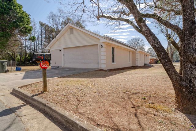 618 Westview Dr, Fort Valley, GA 31030