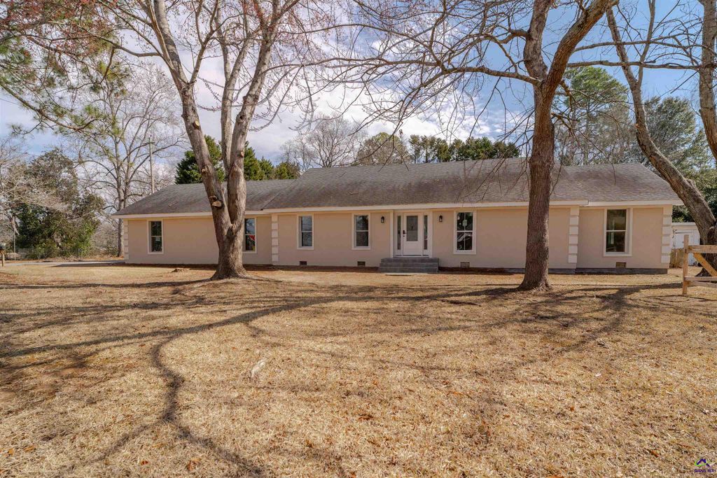 618 Westview Dr, Fort Valley, GA 31030