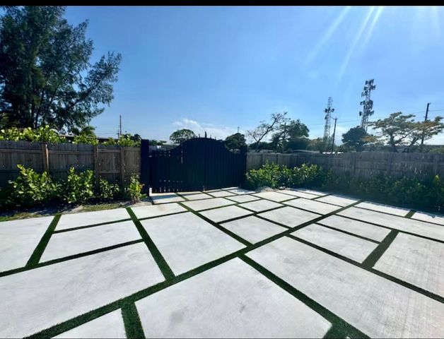 1433 NE 53rd Court, Pompano Beach, FL 33064