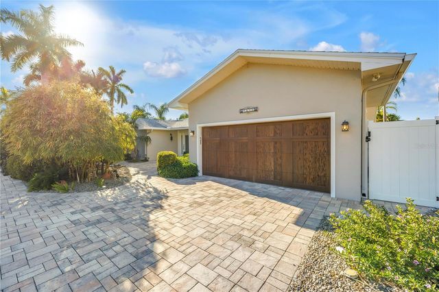 2890 ALTON DRIVE, St Pete Beach, FL 33706