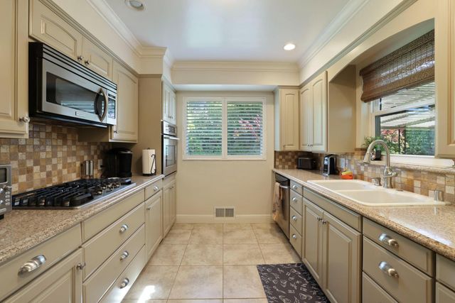 704 Rimby Ave, Lodi, CA 95240