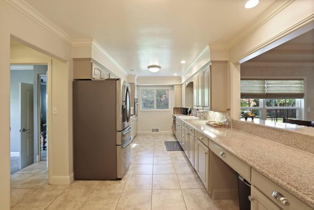 704 Rimby Ave, Lodi, CA 95240