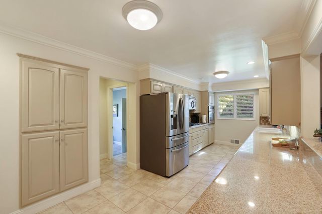 704 Rimby Ave, Lodi, CA 95240