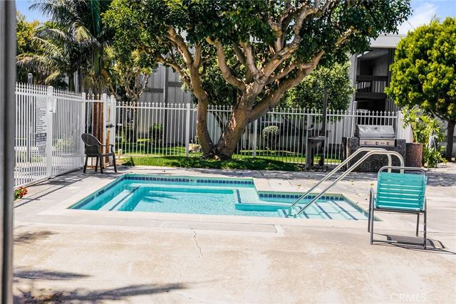 17072 PCH 104, Huntington Beach, CA 92649