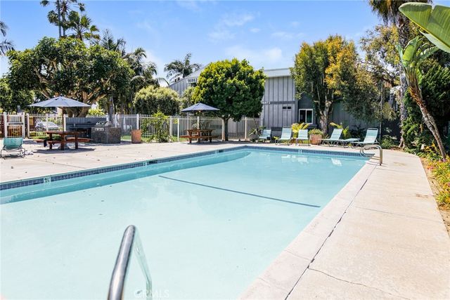 17072 PCH 104, Huntington Beach, CA 92649