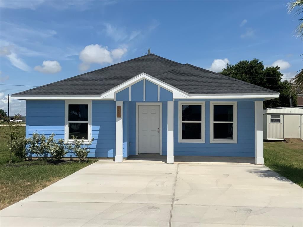 619 W Bayshore, Palacios, TX 77465