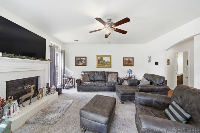 1812 S Dogwood Place, Broken Arrow, OK 74012