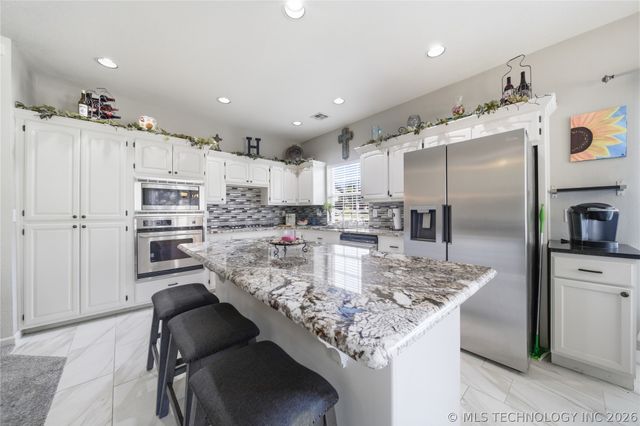 1812 S Dogwood Place, Broken Arrow, OK 74012