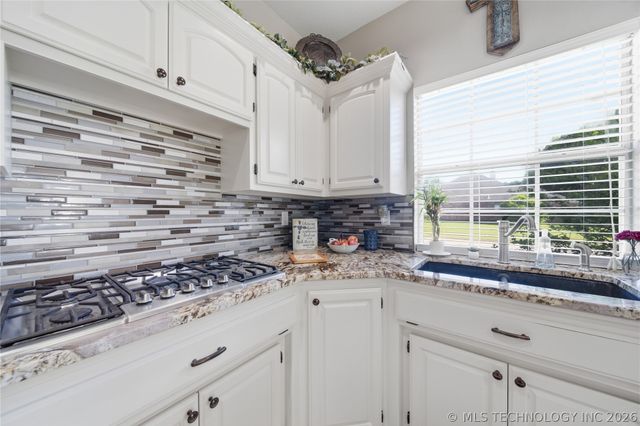 1812 S Dogwood Place, Broken Arrow, OK 74012