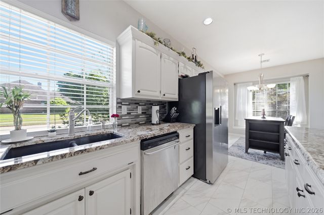 1812 S Dogwood Place, Broken Arrow, OK 74012