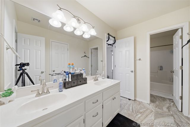 1812 S Dogwood Place, Broken Arrow, OK 74012