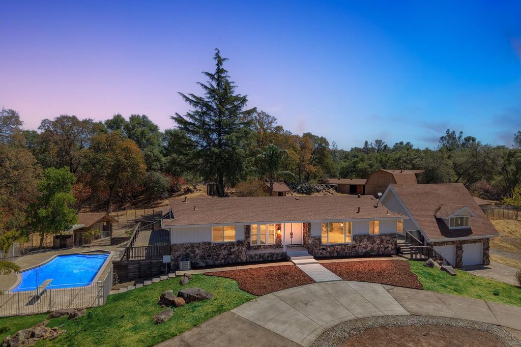 6740 Brooks Ln, Loomis, CA 95650