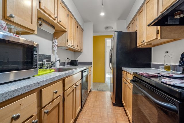 113 Sumner St 23, Boston, MA 02128
