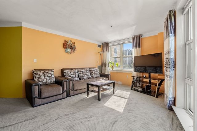 113 Sumner St 23, Boston, MA 02128