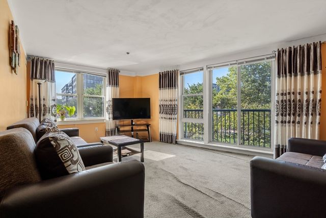 113 Sumner St 23, Boston, MA 02128