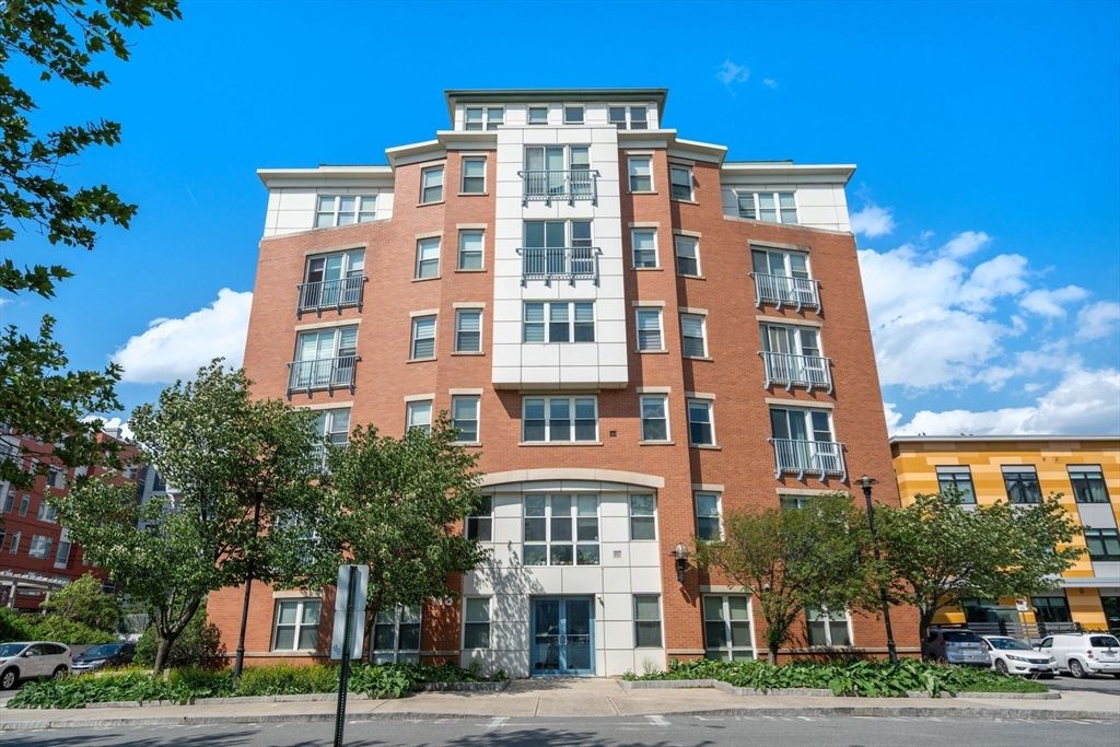 113 Sumner St 23, Boston, MA 02128