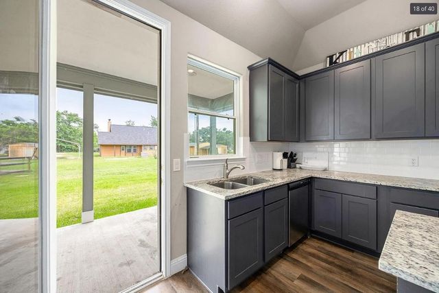 26579 Pin Oak Drive, Hempstead, TX 77445