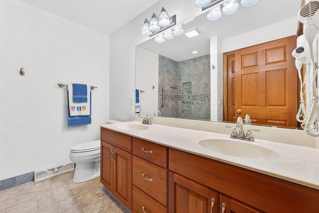 8623 Country Club DRIVE, Franklin, WI 53132