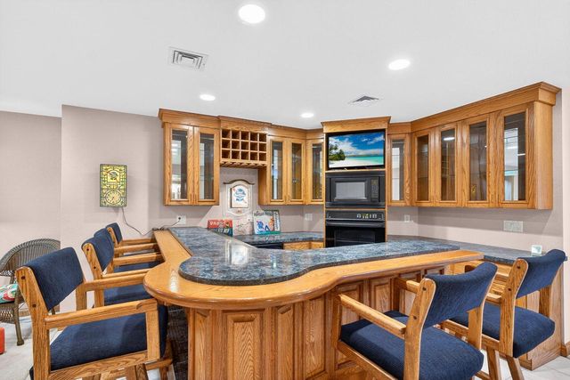 8623 Country Club DRIVE, Franklin, WI 53132