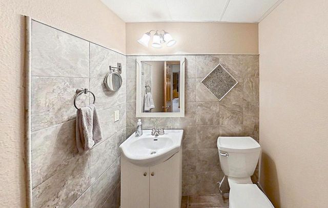8623 Country Club DRIVE, Franklin, WI 53132