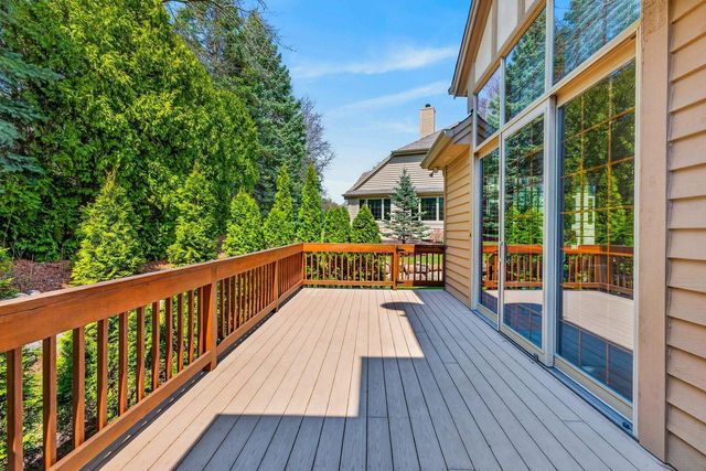 8623 Country Club DRIVE, Franklin, WI 53132