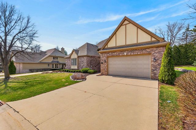 8623 Country Club DRIVE, Franklin, WI 53132