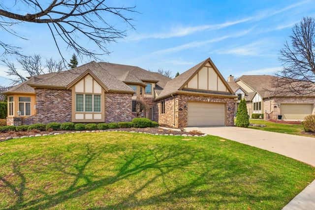 8623 Country Club DRIVE, Franklin, WI 53132