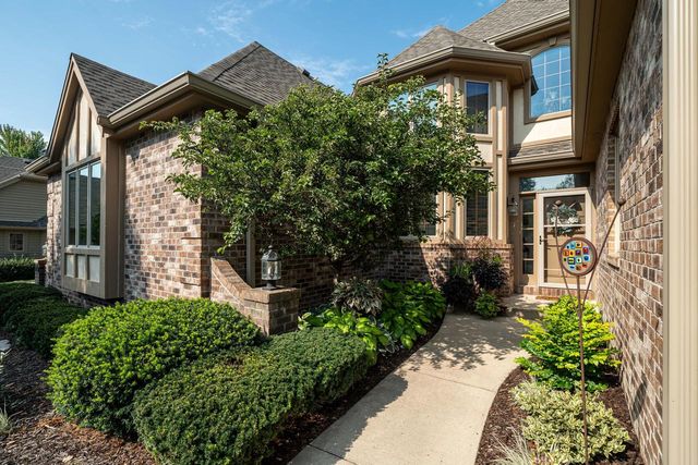 8623 Country Club DRIVE, Franklin, WI 53132