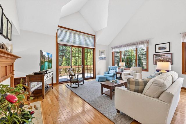 8623 Country Club DRIVE, Franklin, WI 53132