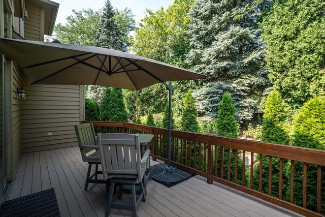 8623 Country Club DRIVE, Franklin, WI 53132