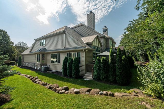 8623 Country Club DRIVE, Franklin, WI 53132