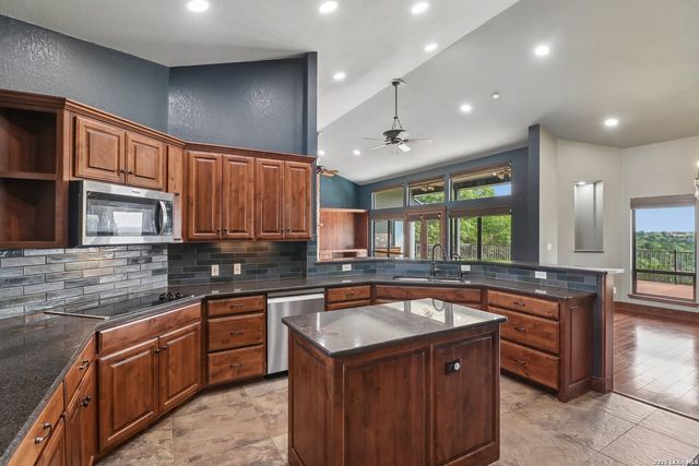 1611 Saddlewood Blvd, Kerrville, TX 78028