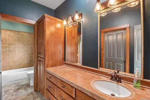 1611 Saddlewood Blvd, Kerrville, TX 78028
