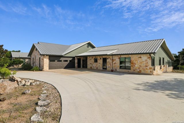 1611 Saddlewood Blvd, Kerrville, TX 78028