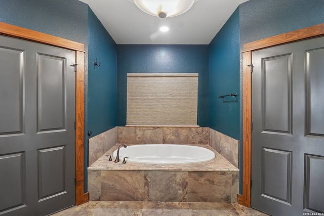1611 Saddlewood Blvd, Kerrville, TX 78028