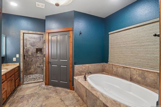 1611 Saddlewood Blvd, Kerrville, TX 78028