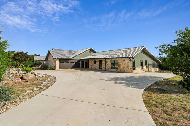 1611 Saddlewood Blvd, Kerrville, TX 78028