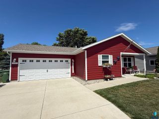 1129 Pactola CV Cove, Brookings, SD 57006