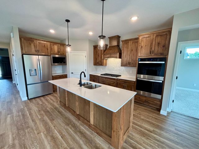 916 Kepler Avenue NE, Hanover, MN 55341