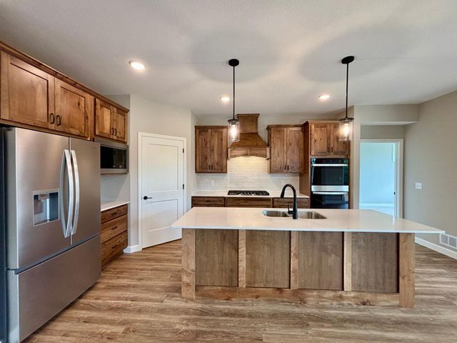 916 Kepler Avenue NE, Hanover, MN 55341