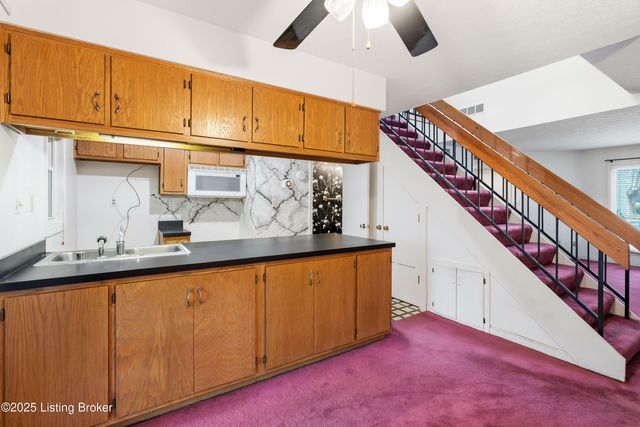 340 Crescent Spring Dr, Louisville, KY 40206