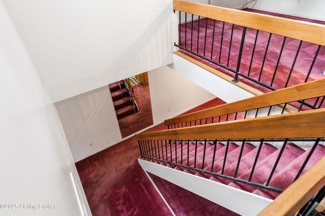 340 Crescent Spring Dr, Louisville, KY 40206