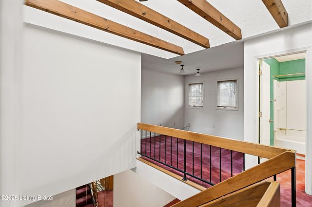 340 Crescent Spring Dr, Louisville, KY 40206