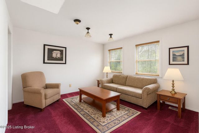 340 Crescent Spring Dr, Louisville, KY 40206