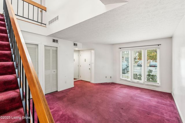 340 Crescent Spring Dr, Louisville, KY 40206